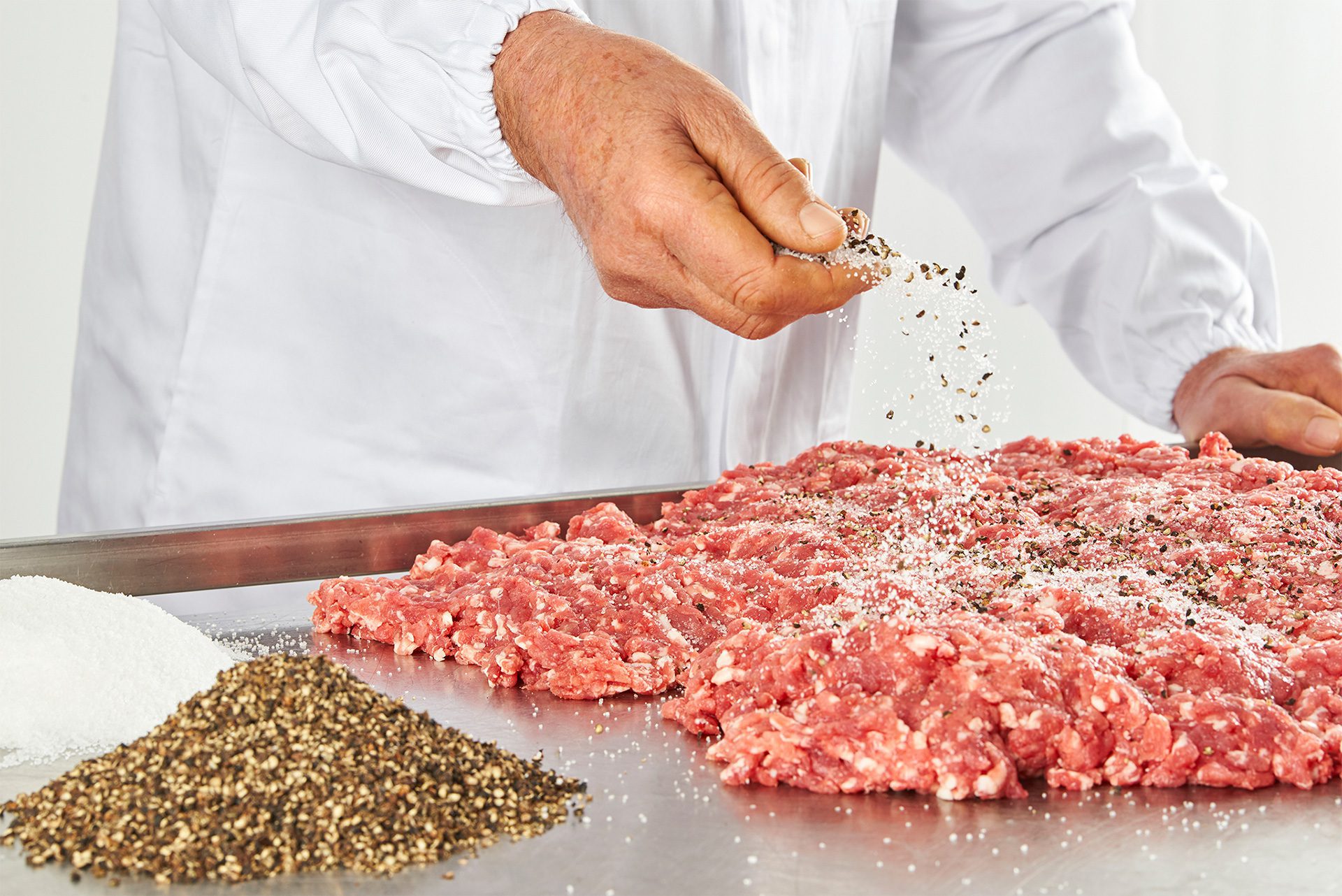 preparazione burger di salsiccia